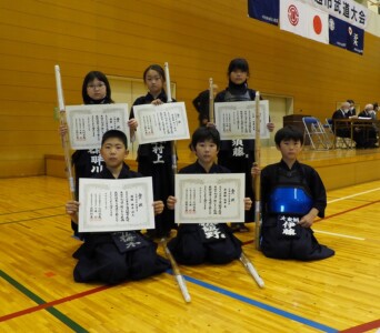 小学生四年生以下男女