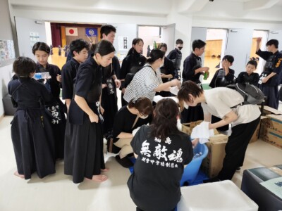 指導者との交歓稽古後の給水