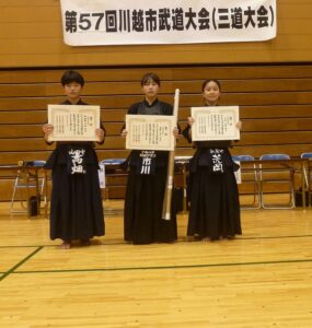 中学生女子