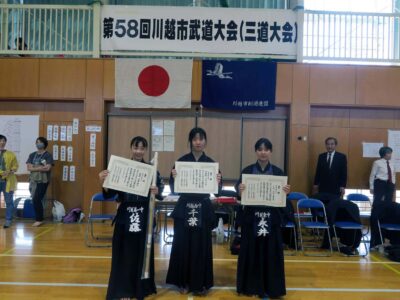 中学生女子